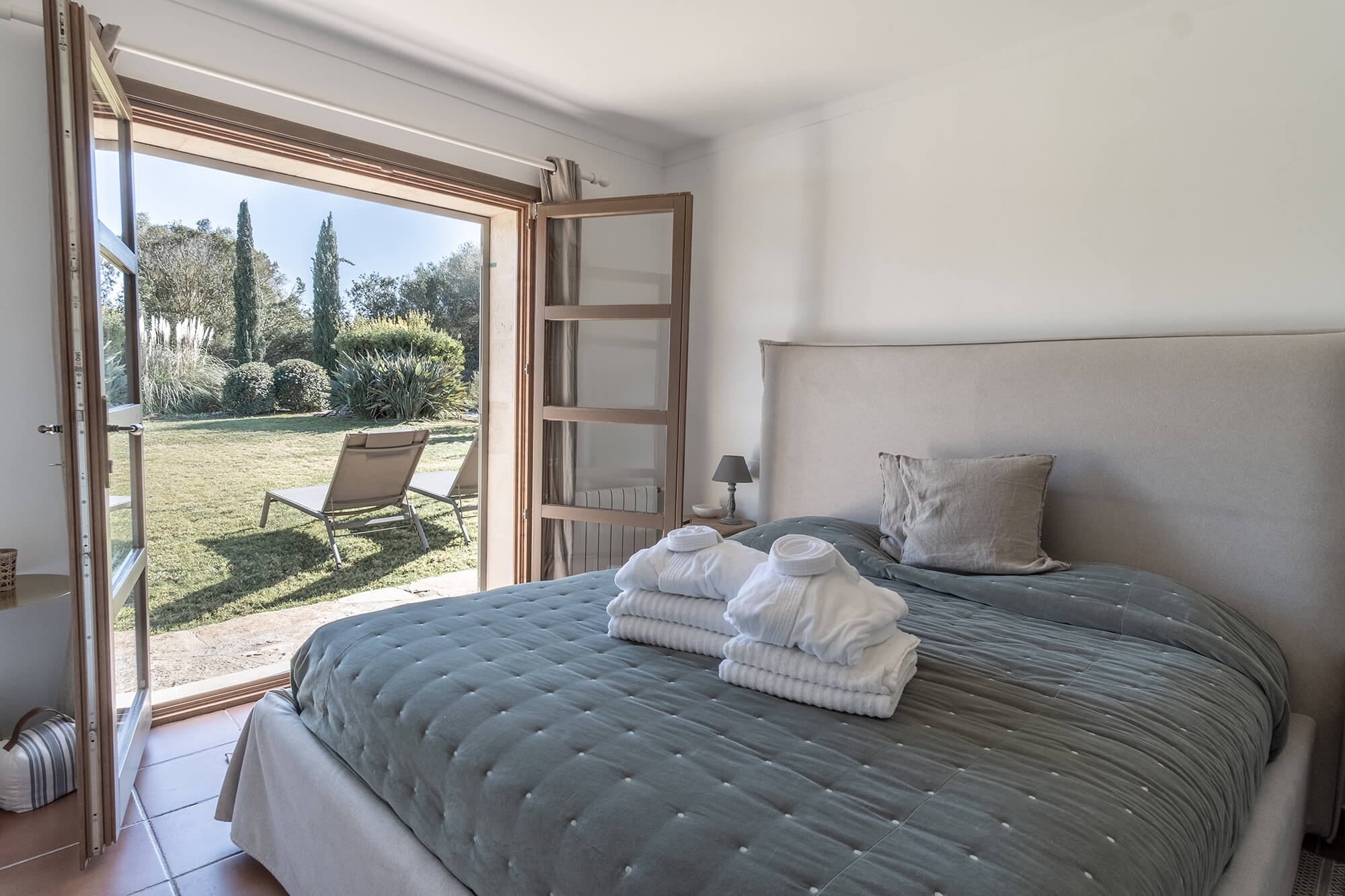 Almendra Bedroom with Garden View